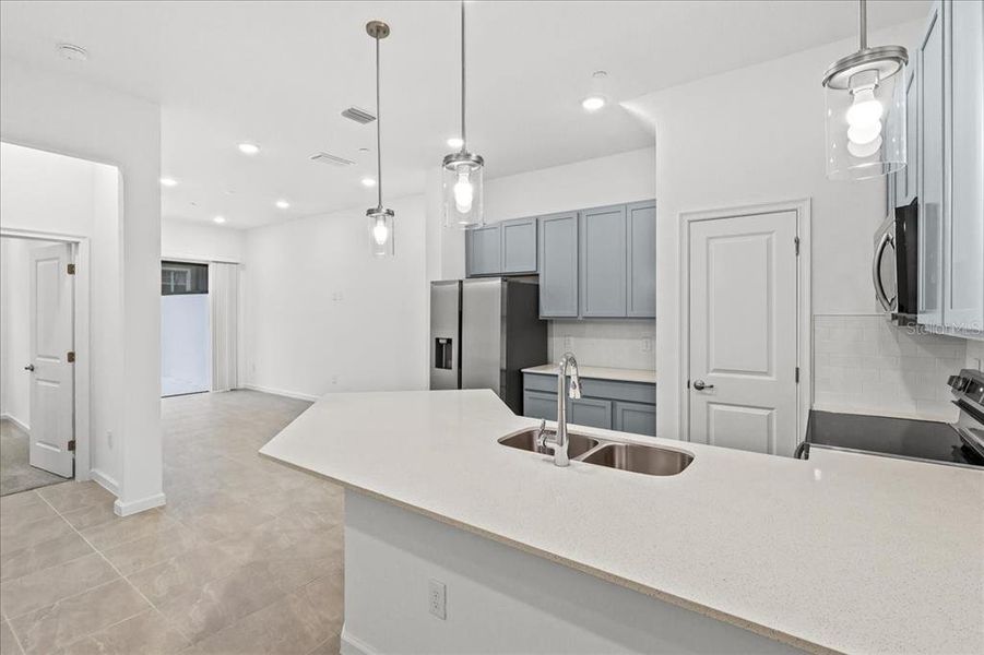 Furnished interior view inside a new home in , Orlando (Image 10).
