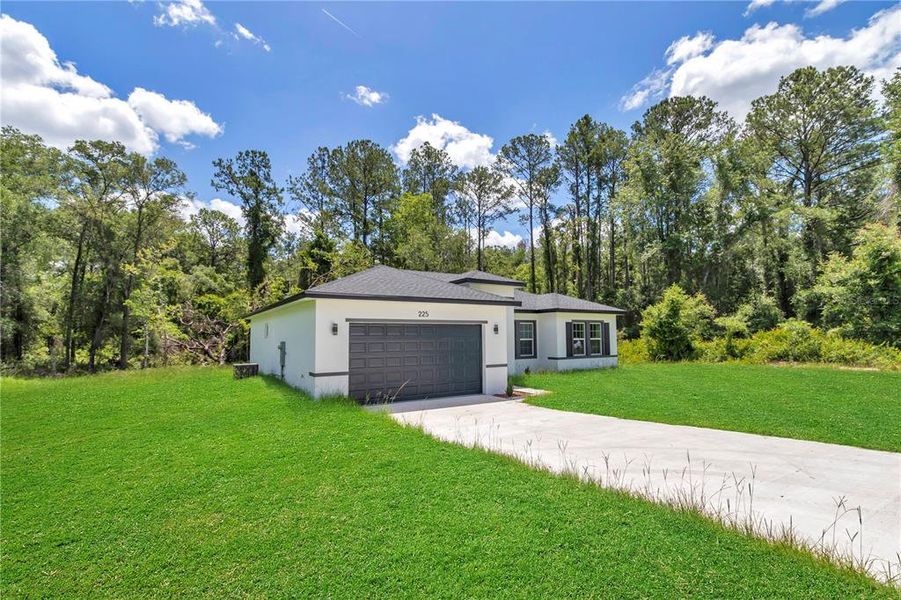 Front exterior of a new home in , Dunnellon, FL, highlighting curb appeal (Image 23).