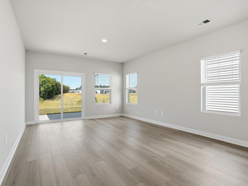 Spacious, unfurnished interior of a new home in Village at White Pine, Pendleton (Image 12).