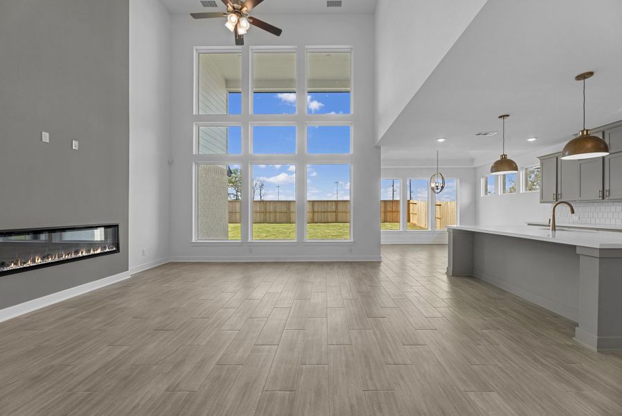 Spacious, unfurnished interior of a new home in Sienna, Missouri City (Image 10).