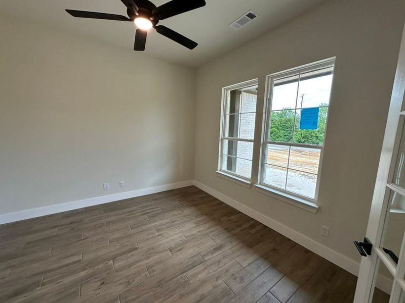 Spacious, unfurnished interior of a new home in Fannin Ranch, Leonard (Image 11).