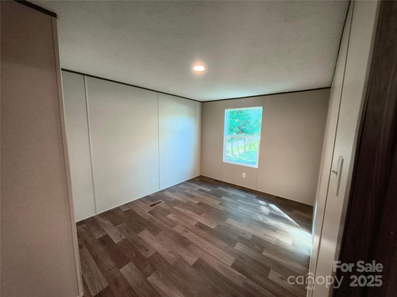 Image 14 of a home in .