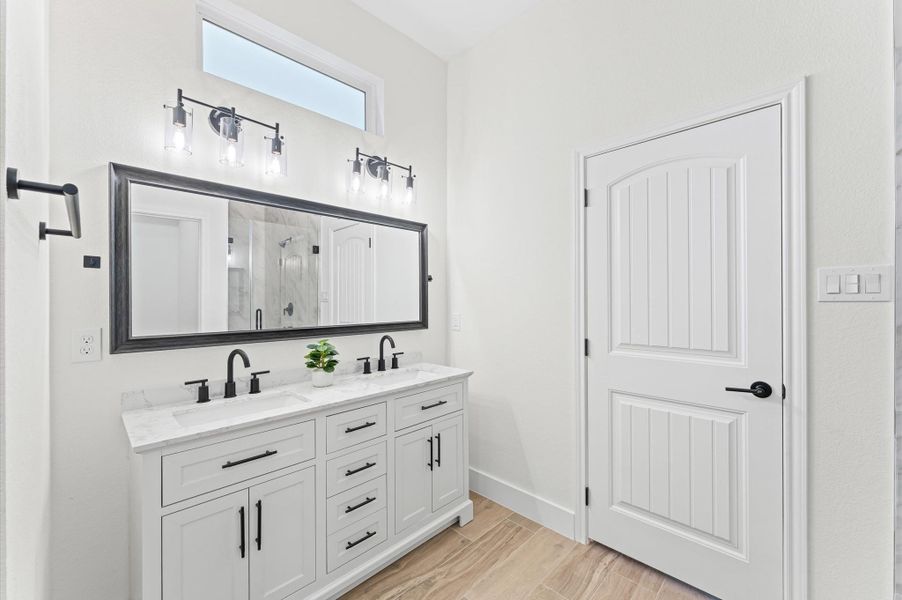 Double sink custom vanity Double sink custom vanity