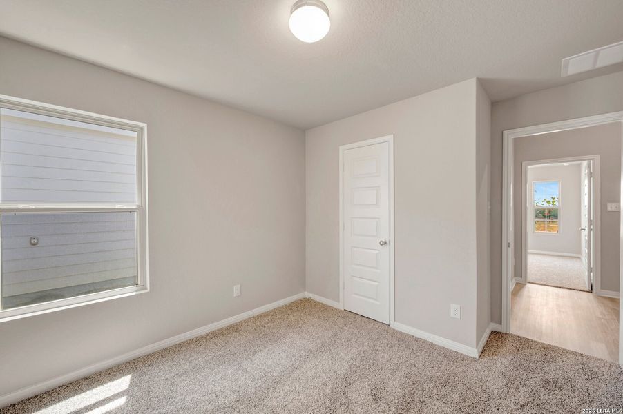 Spacious, unfurnished interior of a new home in Mesquite Ridge, San Antonio (Image 30).