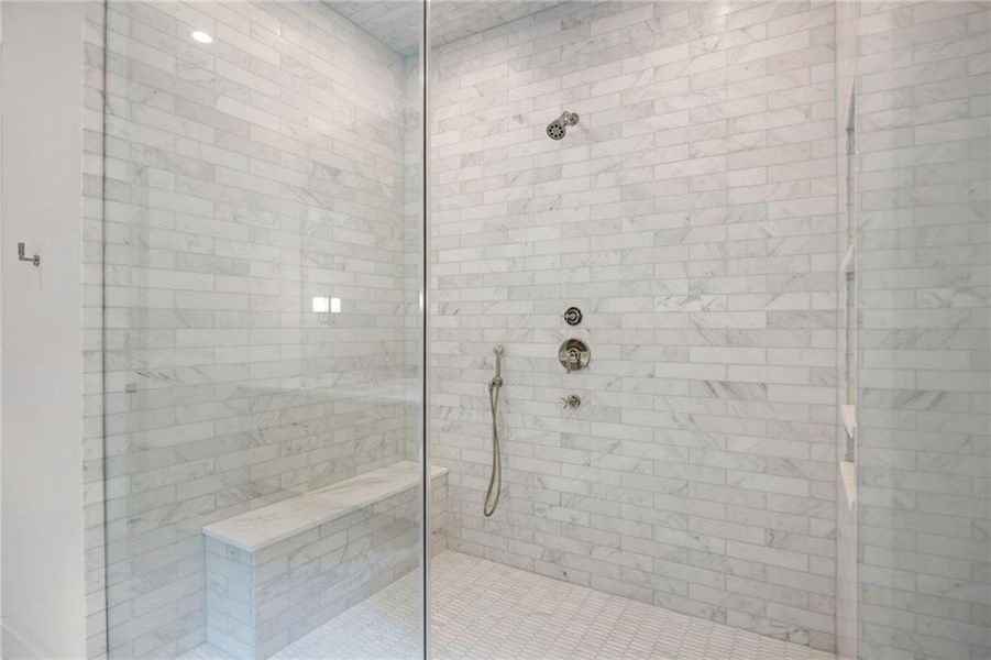 Spacious, unfurnished interior of a new home in , Atlanta (Image 19).