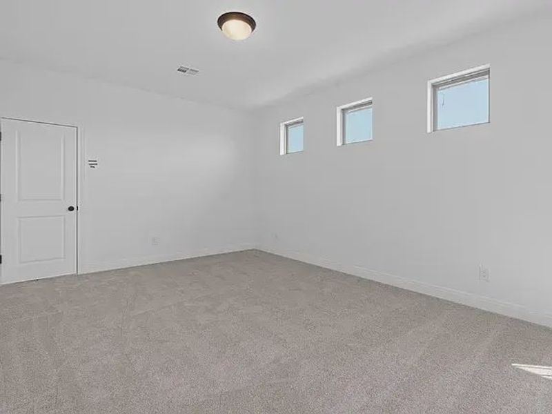 Spacious, unfurnished interior of a new home in The Porch at Du Pre, Buda (Image 9).
