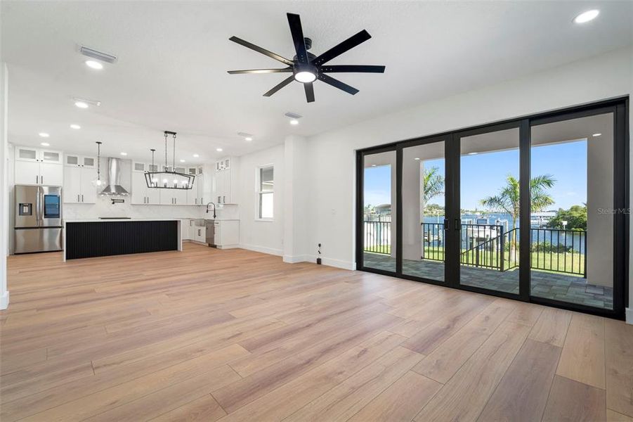 Spacious, unfurnished interior of a new home in , Apollo Beach (Image 46).