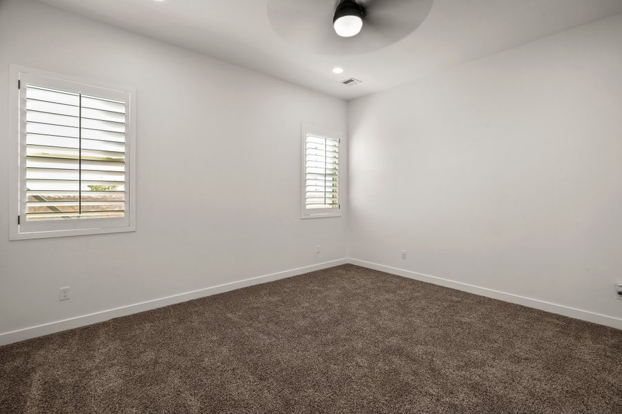 Spacious, unfurnished interior of a new home in Tierra Del Este 90, El Paso (Image 37).