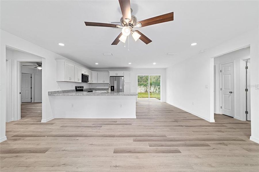 Spacious, unfurnished interior of a new home in , Dunnellon (Image 46). Spacious, unfurnished interior of a new home in , Dunnellon (Image 46).