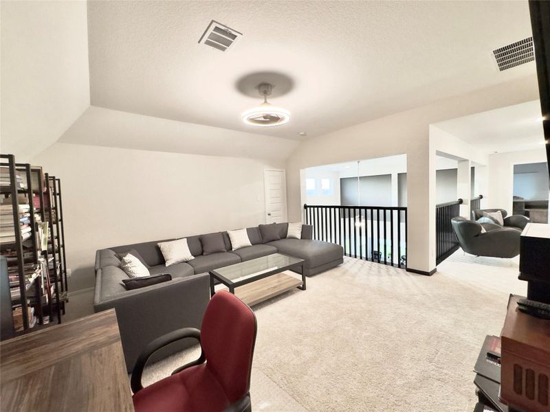 Furnished interior view inside a new home in Lakeview, Waller (Image 9).