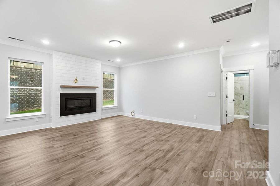 Spacious, unfurnished interior of a new home in Summerlin, Mooresville (Image 27).