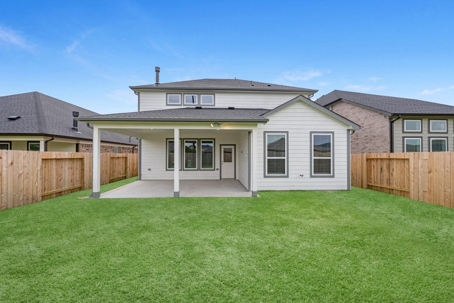 Exterior details and patio area of a home in Grand Mason Crossing, Katy (Image 4).