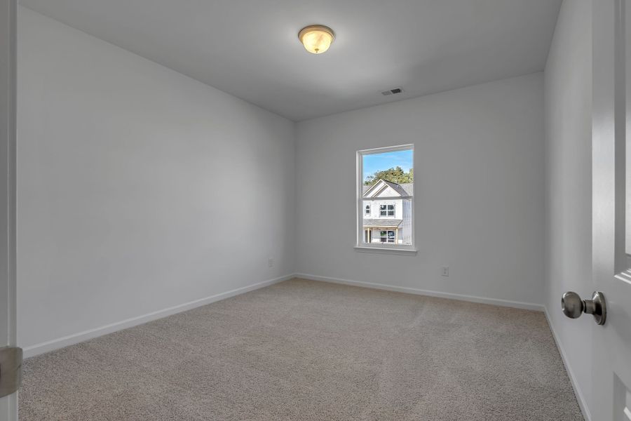 Spacious, unfurnished interior of a new home in Stratford Station, Lebanon (Image 25).