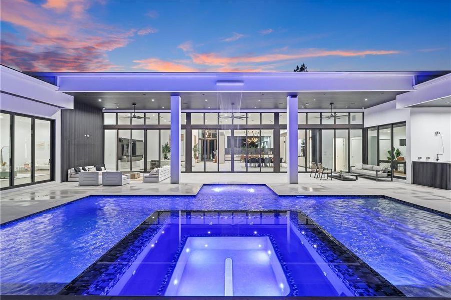 8795 valencia.jpg pool