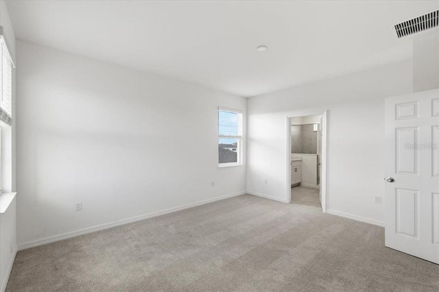 Spacious, unfurnished interior of a new home in Cypress Park Estates, Haines City (Image 9).