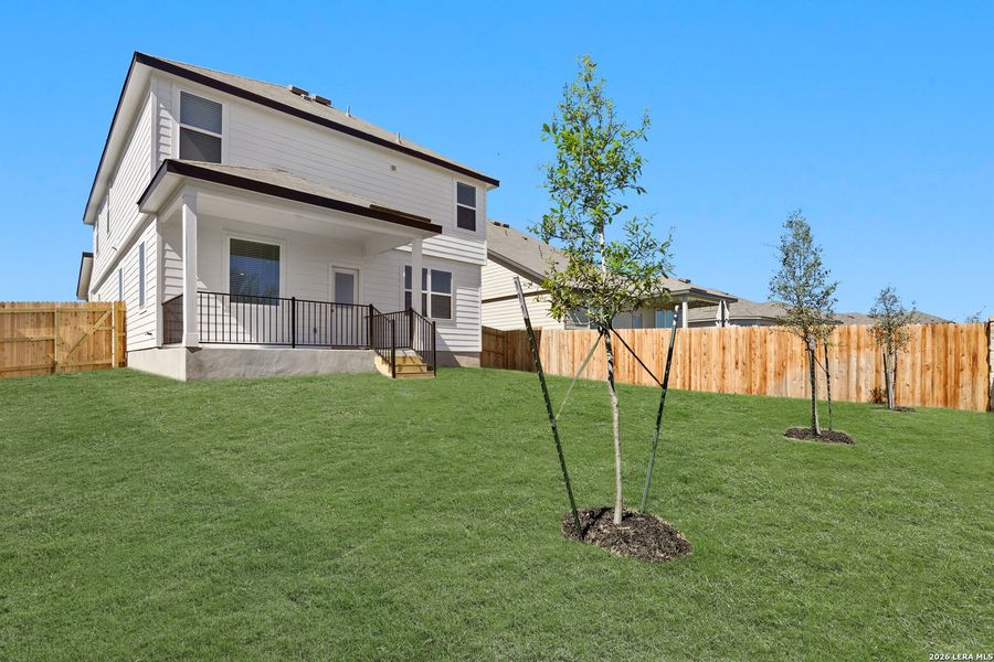Exterior details and patio area of a home in Cinco Lakes, San Antonio (Image 3).