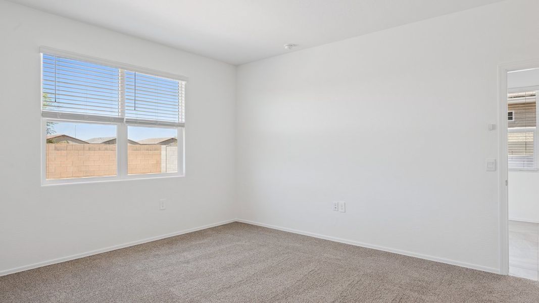 Spacious, unfurnished interior of a new home in Quail Ranch, San Tan Valley (Image 13).