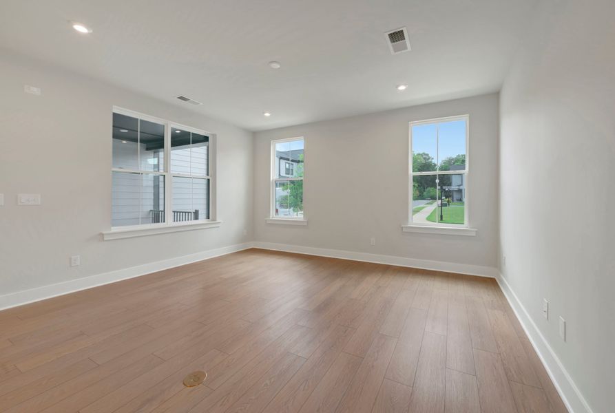 Spacious, unfurnished interior of a new home in Seven Oaks, Belmont (Image 19).