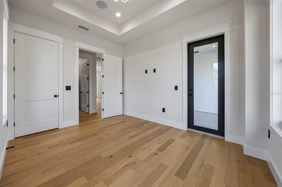 Spacious, unfurnished interior of a new home in , Tampa (Image 68).