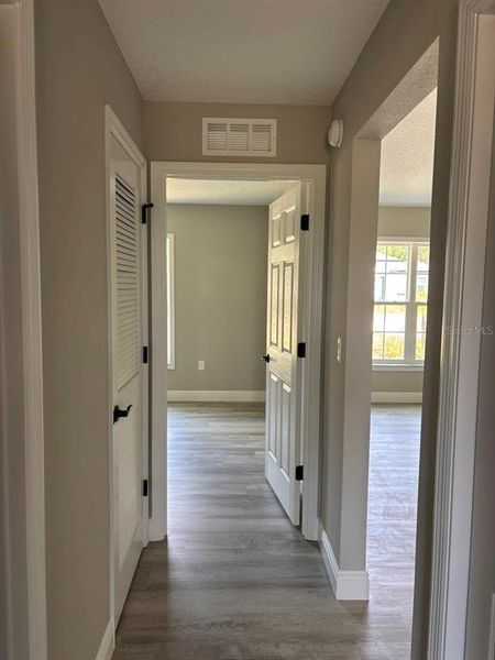 Spacious, unfurnished interior of a new home in , Dunnellon (Image 25).