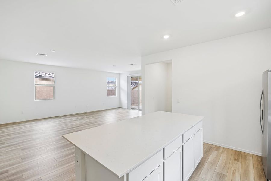 Spacious, unfurnished interior of a new home in Mirador Ridge Blossom, Tucson (Image 16).