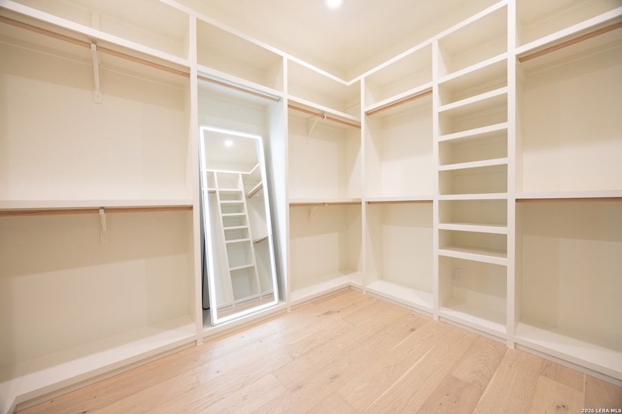 Spacious, unfurnished interior of a new home in , Boerne (Image 30).