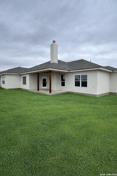 Exterior details and patio area of a home in , Hondo (Image 5).