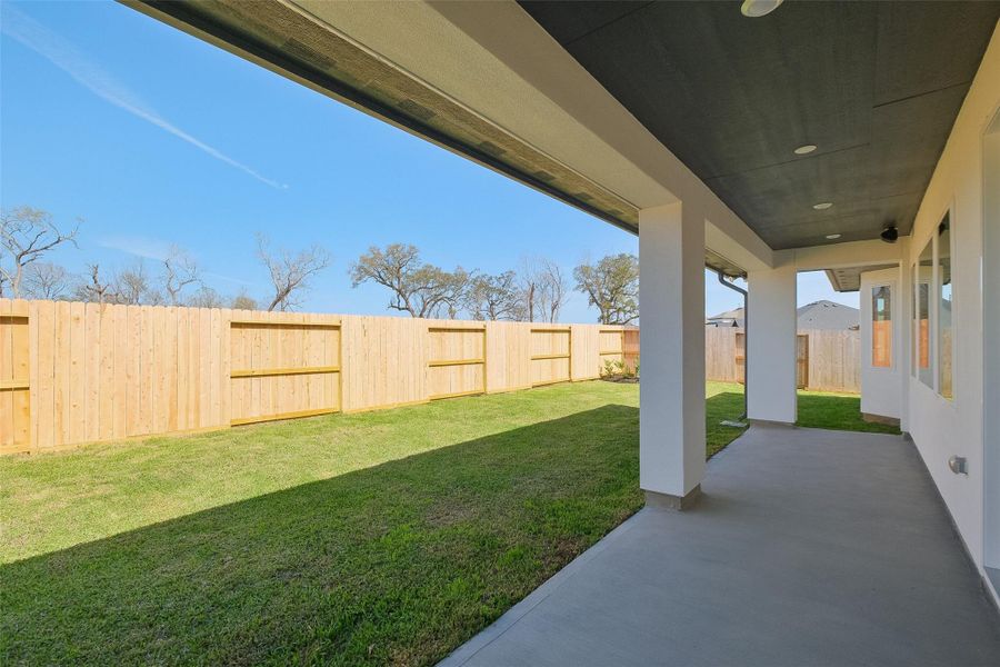 Exterior details and patio area of a home in Sienna 65', Missouri City (Image 4).