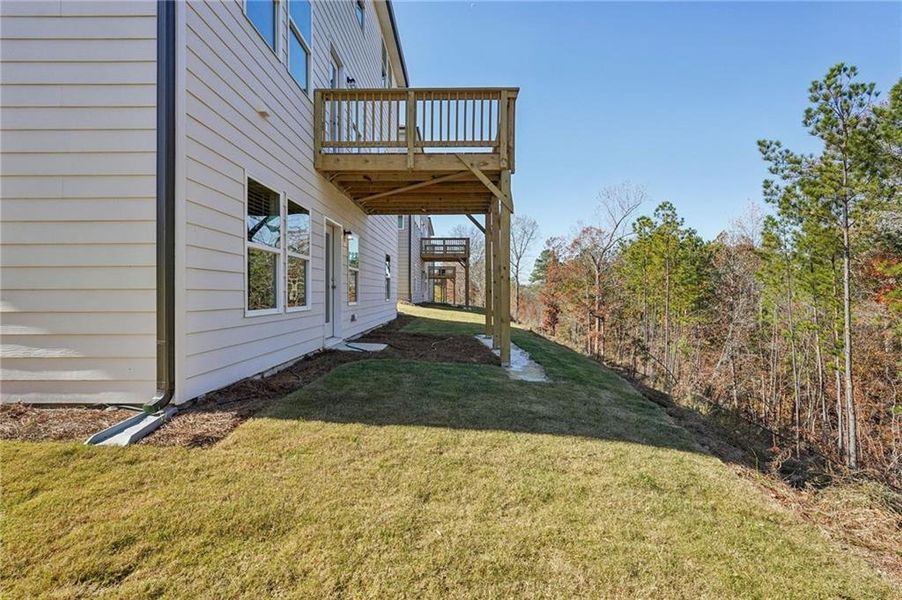 Exterior details and patio area of a home in Ivey Township, Dallas (Image 4).