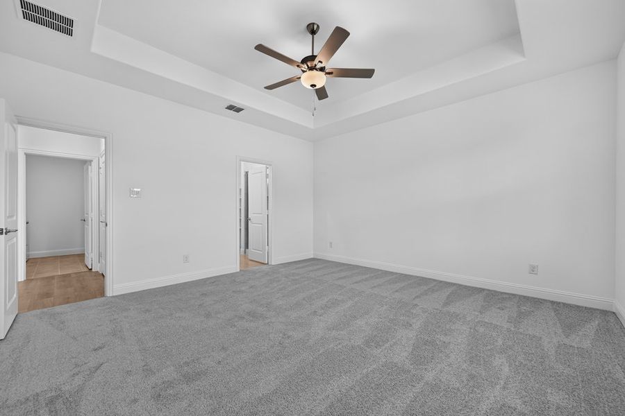 Spacious, unfurnished interior of a new home in Madero 50s, Fort Worth (Image 16). Spacious, unfurnished interior of a new home in Madero 50s, Fort Worth (Image 16).