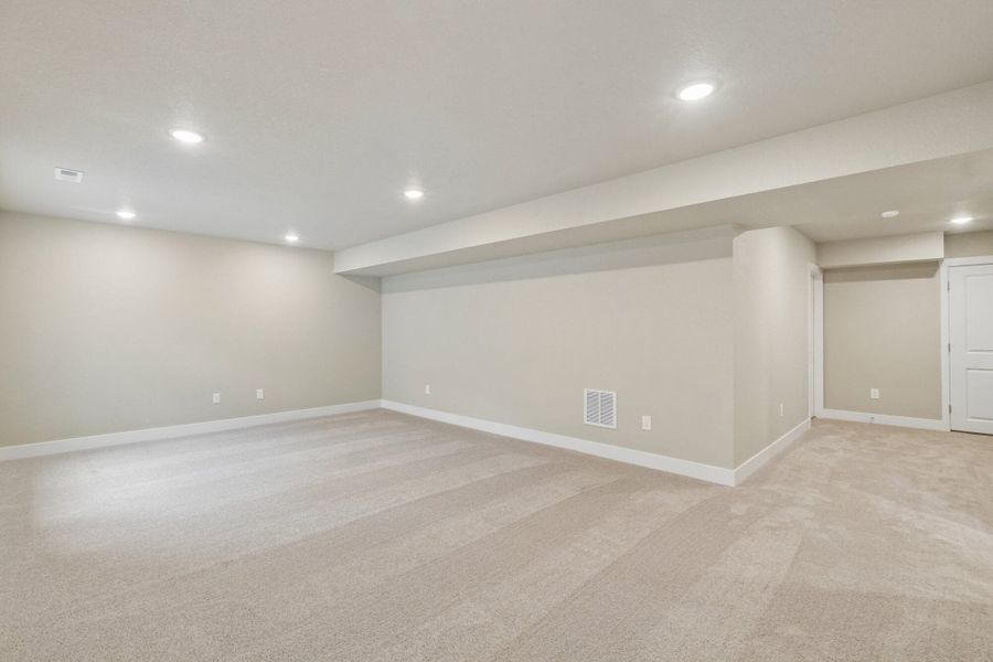 Spacious, unfurnished interior of a new home in The Trails at Aspen Ridge, Colorado Springs (Image 52).