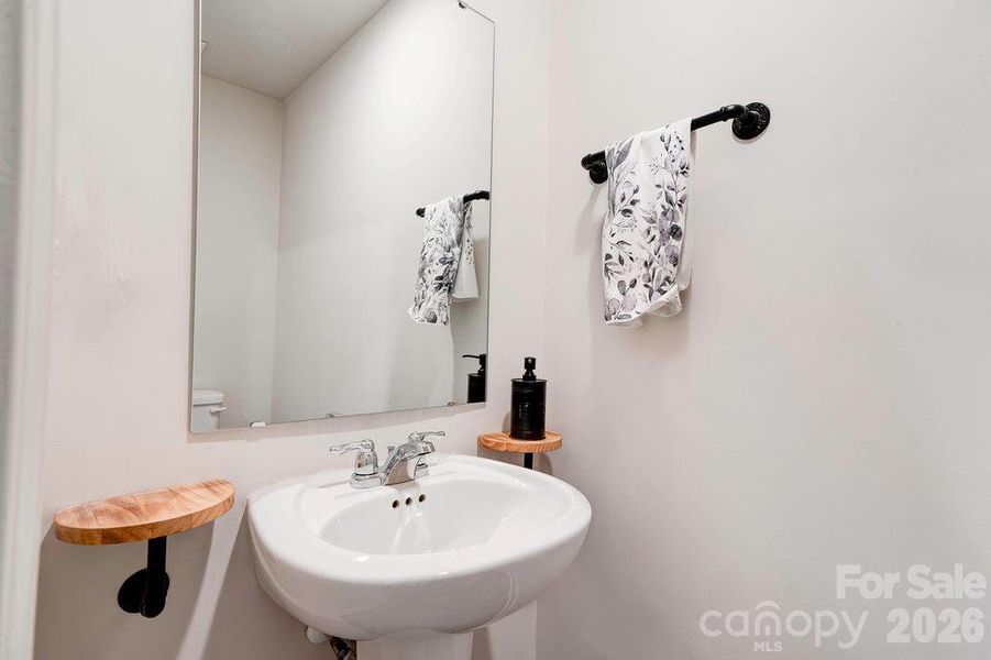 Powder room / Half Bath