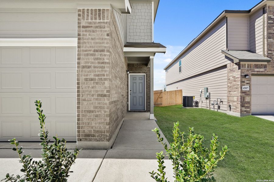 Exterior details and patio area of a home in Blue Ridge Ranch, San Antonio (Image 23).