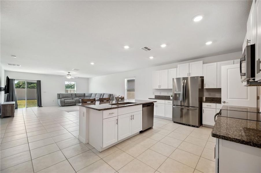 Furnished interior view inside a new home in , Plant City (Image 34).