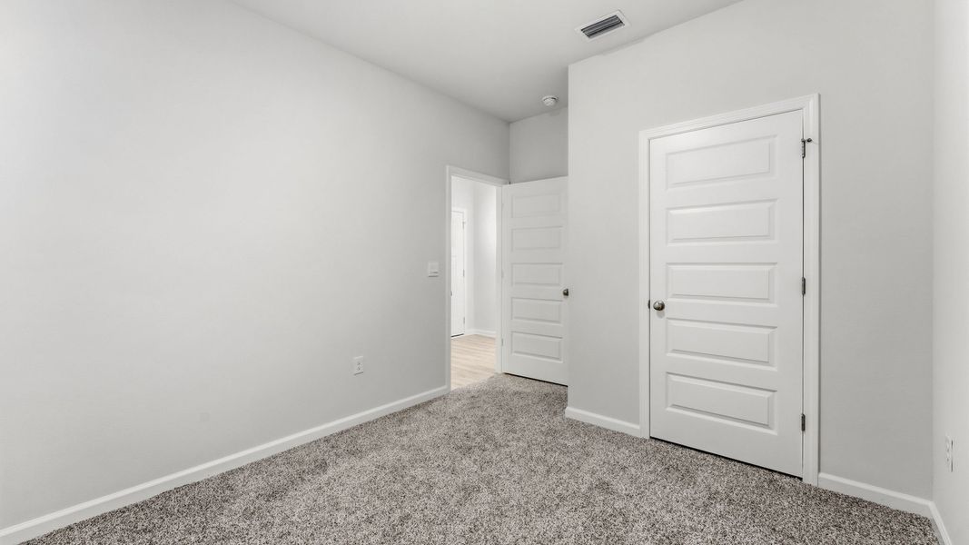 Spacious, unfurnished interior of a new home in Hodges Bayou Plantation, Panama City (Image 25).