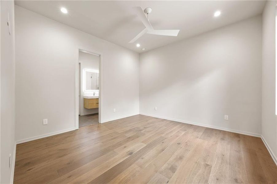 Spacious, unfurnished interior of a new home in , Sandy Springs (Image 24).