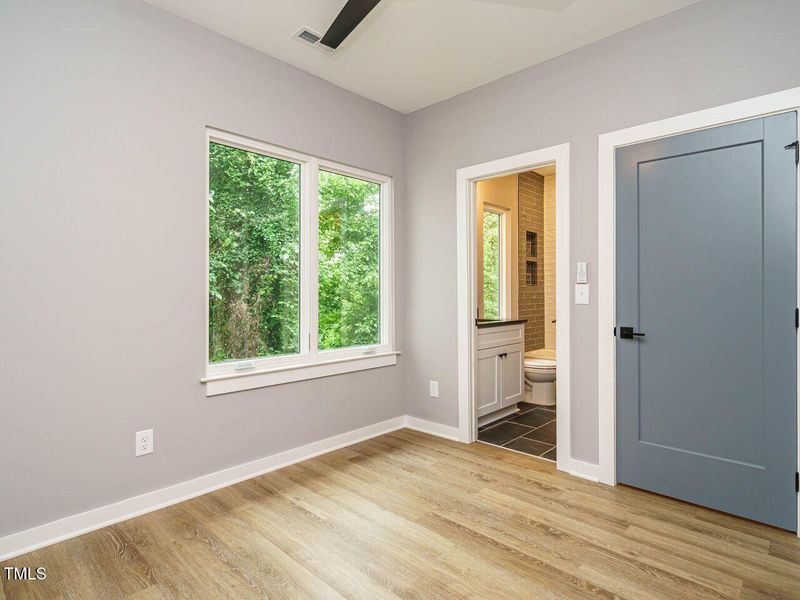 009-1280x960-bedroom