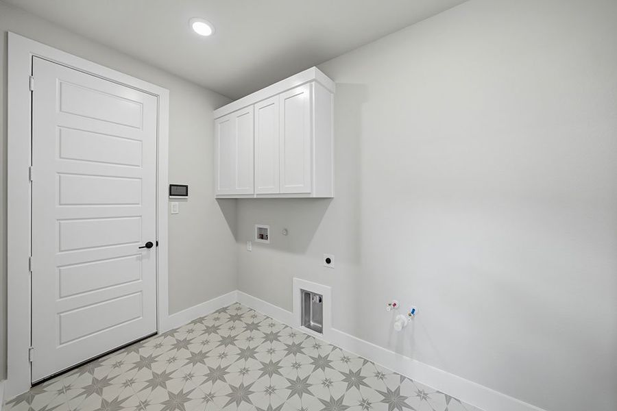 Spacious, unfurnished interior of a new home in Aster Park, McKinney (Image 24).