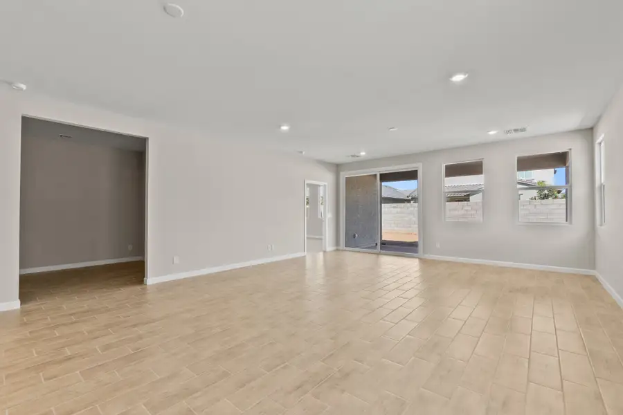 New Home in Goodyear, AZ.  - Slide 9