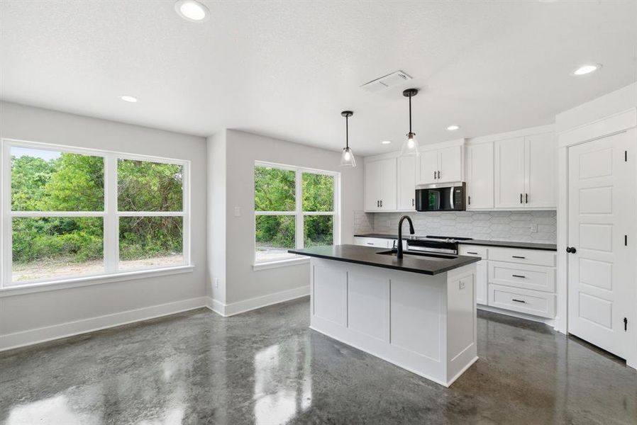 Furnished interior view inside a new home in , Weatherford (Image 7).