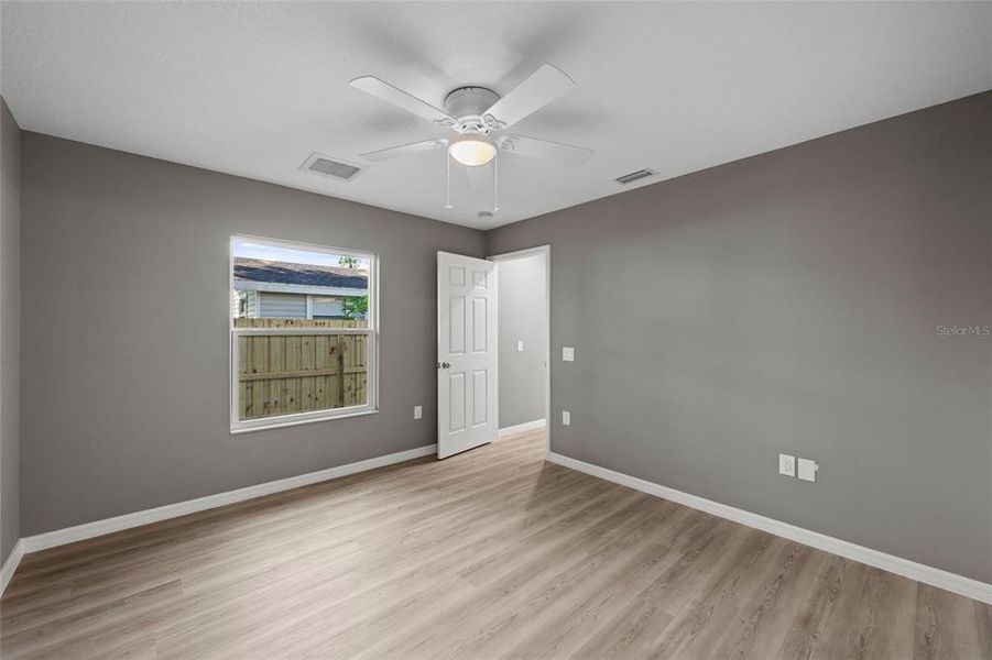 Spacious, unfurnished interior of a new home in , Sarasota (Image 20).