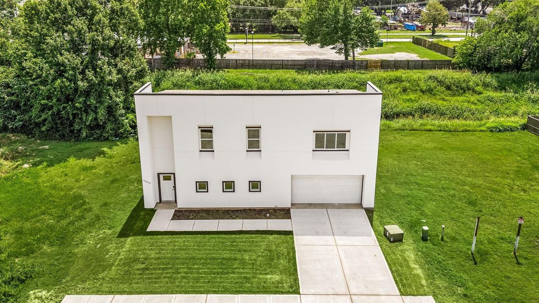 Front exterior of a new home in , Houston, TX, highlighting curb appeal (Image 22).