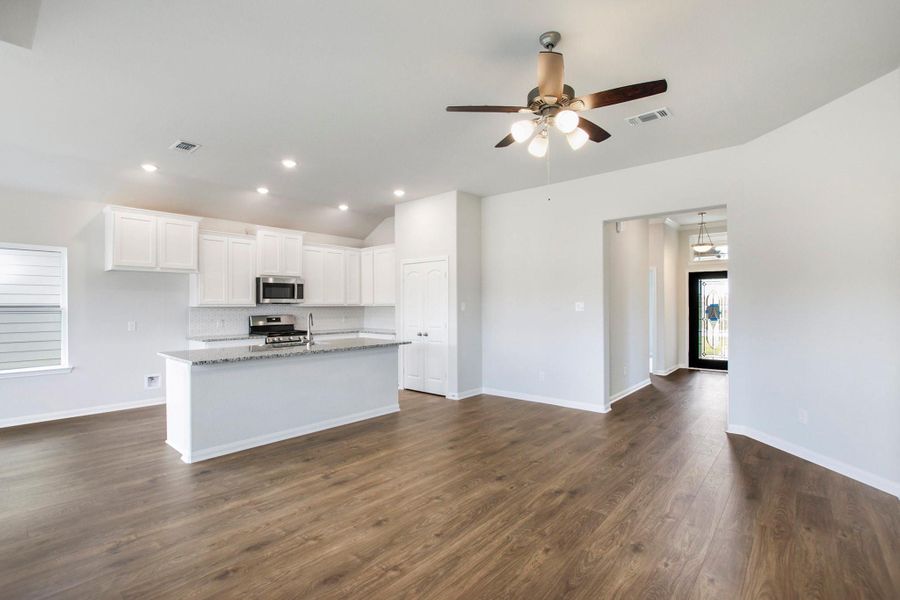 Spacious, unfurnished interior of a new home in , Bay City (Image 21).