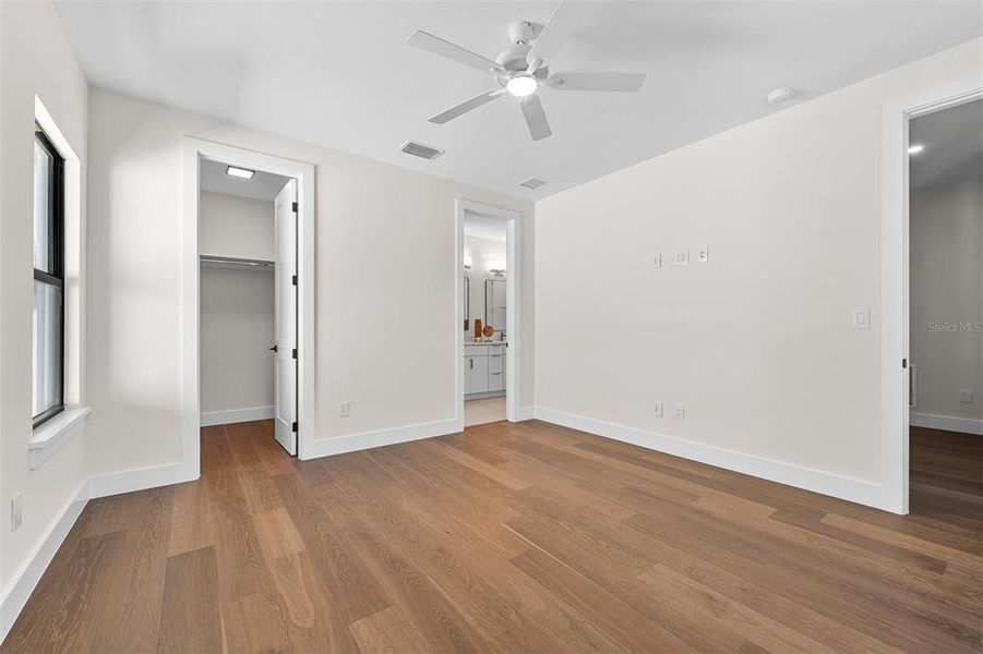 Spacious, unfurnished interior of a new home in , Orlando (Image 59).