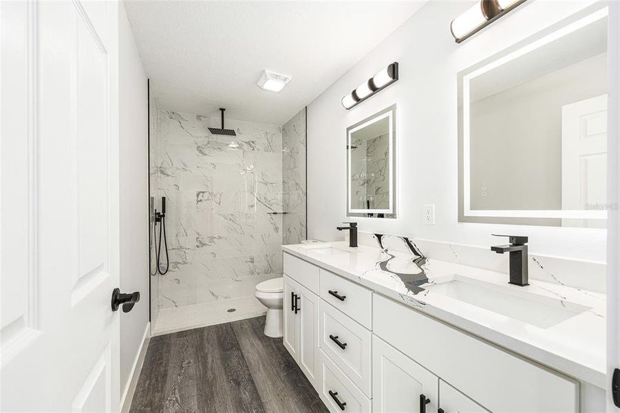 Furnished interior view inside a new home in , Dunnellon (Image 9).