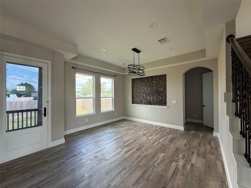 Spacious, unfurnished interior of a new home in , Pasadena (Image 21).