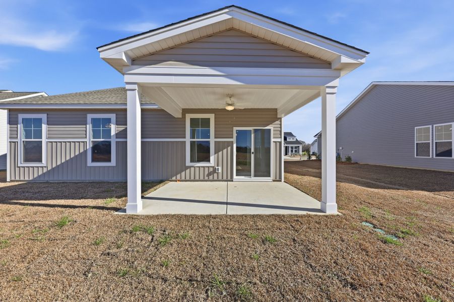 Representative exterior details of a home built from the Habersham II by Great Southern Homes in Edgefield, Loris (Image 42).