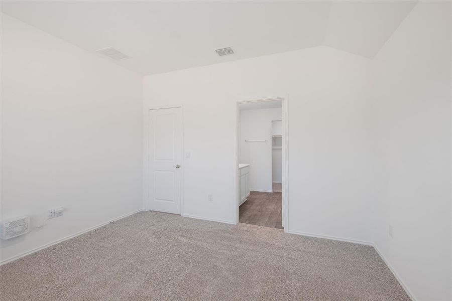 Spacious, unfurnished interior of a new home in Durango, Mustang Ridge (Image 13).