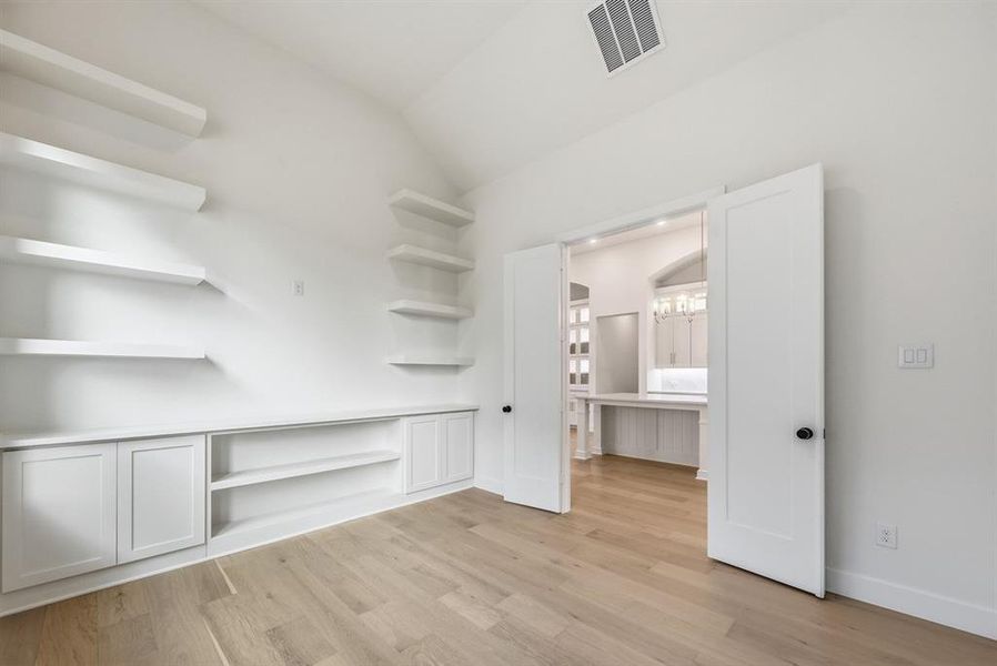 Spacious, unfurnished interior of a new home in Saddle Star Estates, Rockwall (Image 21). Spacious, unfurnished interior of a new home in Saddle Star Estates, Rockwall (Image 21).