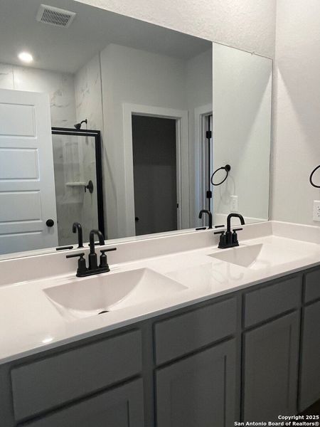 Furnished interior view inside a new home in Highland Ridge, New Braunfels (Image 4). Furnished interior view inside a new home in Highland Ridge, New Braunfels (Image 4).